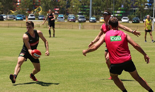TrainingGCHORIZ.jpg Josh Thomas dishes off a handball during the Pies first training session at Southport - Collingwood Magpies